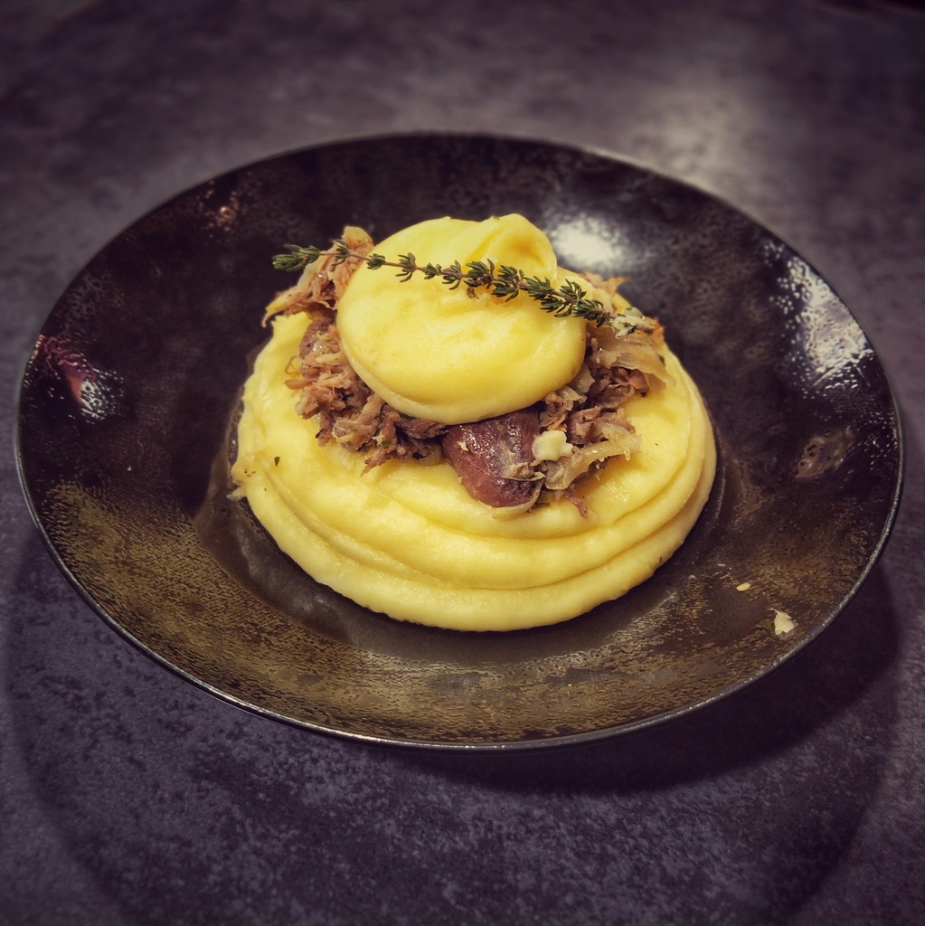 CUISSE DE CANARD CONFITE EN PARMENTIER 
